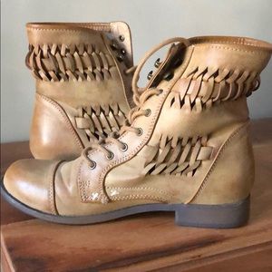 Tan Rampage lace-up boots. Women’s Size 7.